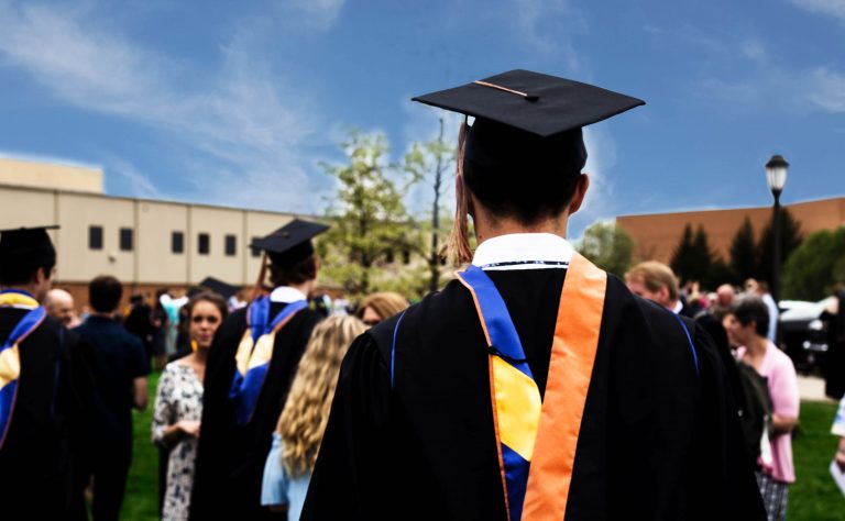 Tipos De Becas Y Ayudas Para Estudiar En Una Universidad En USA - AGM ...